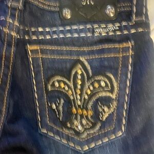 Vintage Blue Jeans with Embroidered Pocket. Miss me brand. Size 25